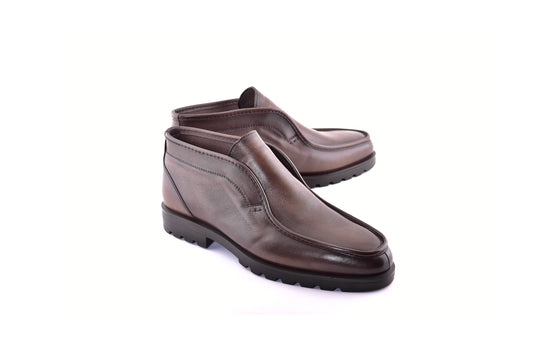 C186-7520 Shearling Lined Chukka Boot-Brown